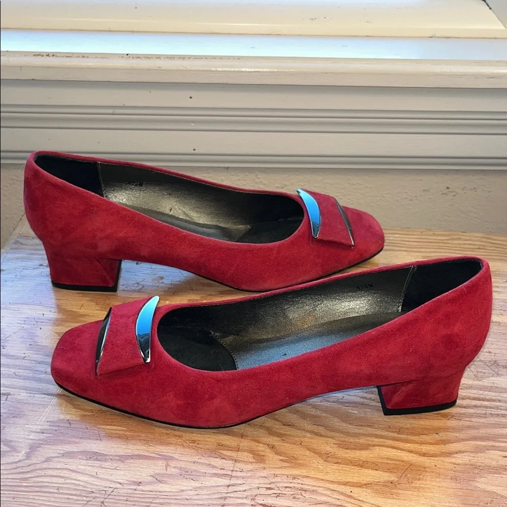 Vaneli chic red